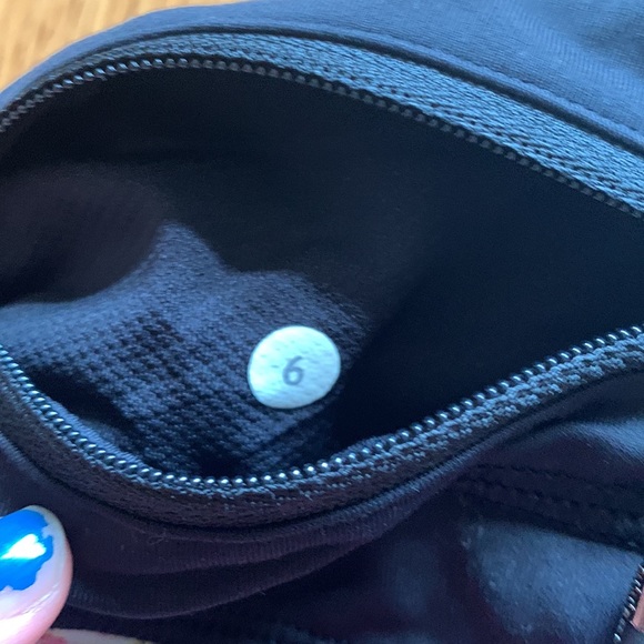 Lululemon cropped leggings size 6 - Picture 5 of 5